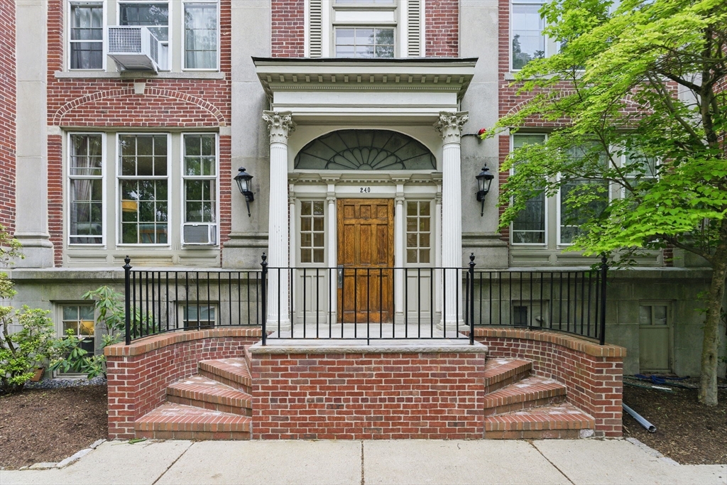 1 bed, 1 bath apartment for rent at 240 Brattle St Unit 1, West Cambridge — photo 1 of 16