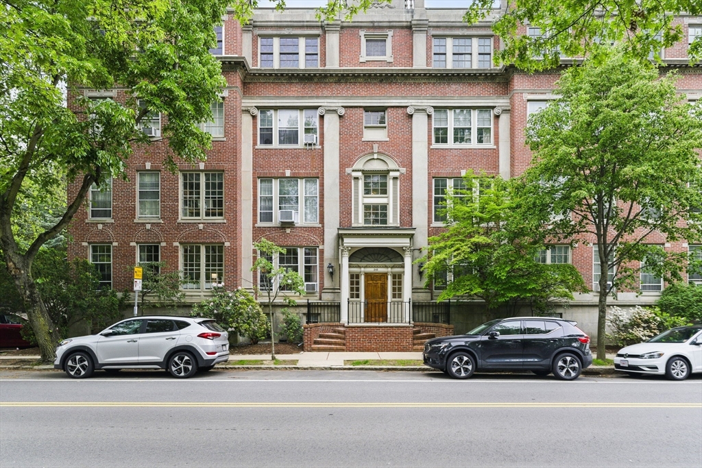 1 bed, 1 bath apartment for rent at 240 Brattle St Unit 1, West Cambridge — photo 2 of 16