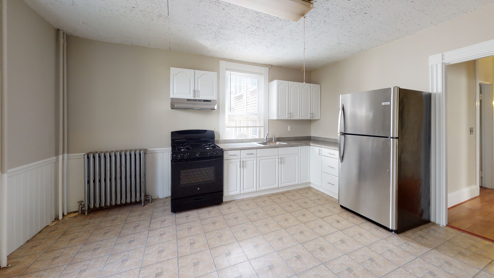 2 bed, 1 bath apartment for rent at 240 Cypress St Unit 1, Brookline — photo 3 of 9