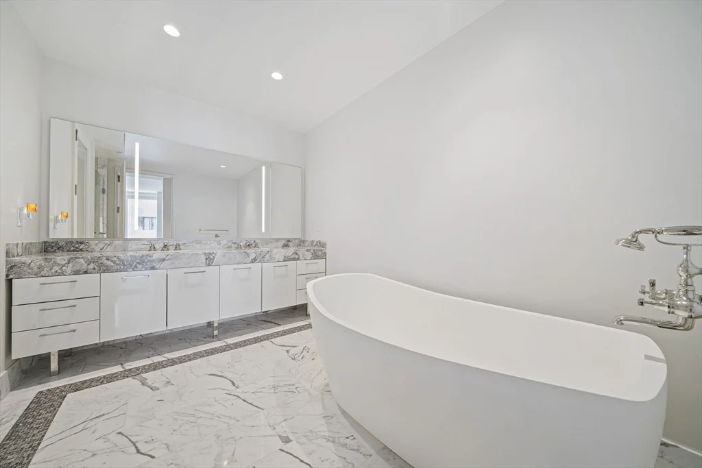 3 bed, 3 bath apartment for rent at 240 Devonshire St Unit 5112, Boston Downtown — photo 17 of 41