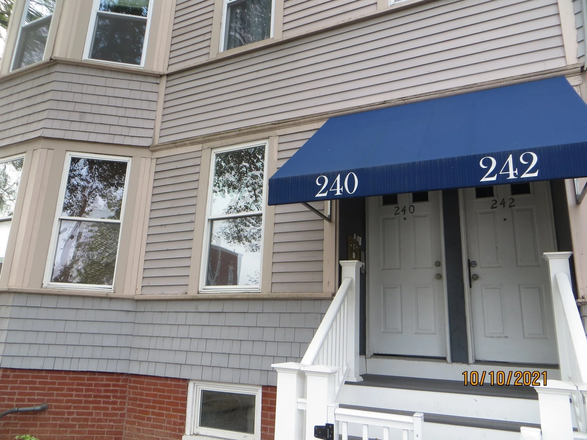 2 bed, 1 bath apartment for rent at 240 Hampshire St Unit 1, Inman Square — photo 2 of 23