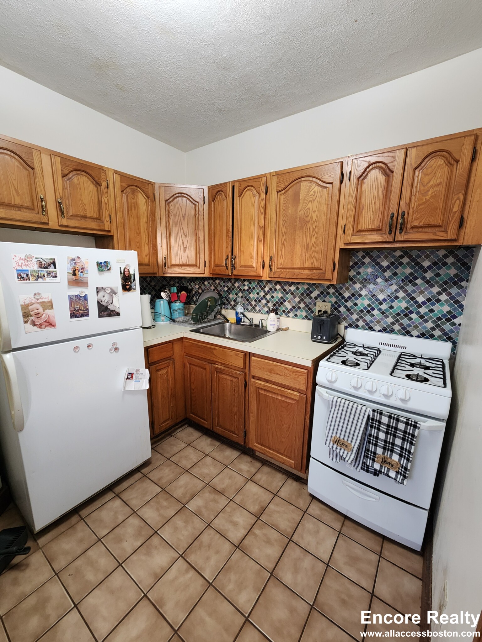 2 bed, 1 bath apartment for rent at 240 Kelton St Unit 12, Brighton