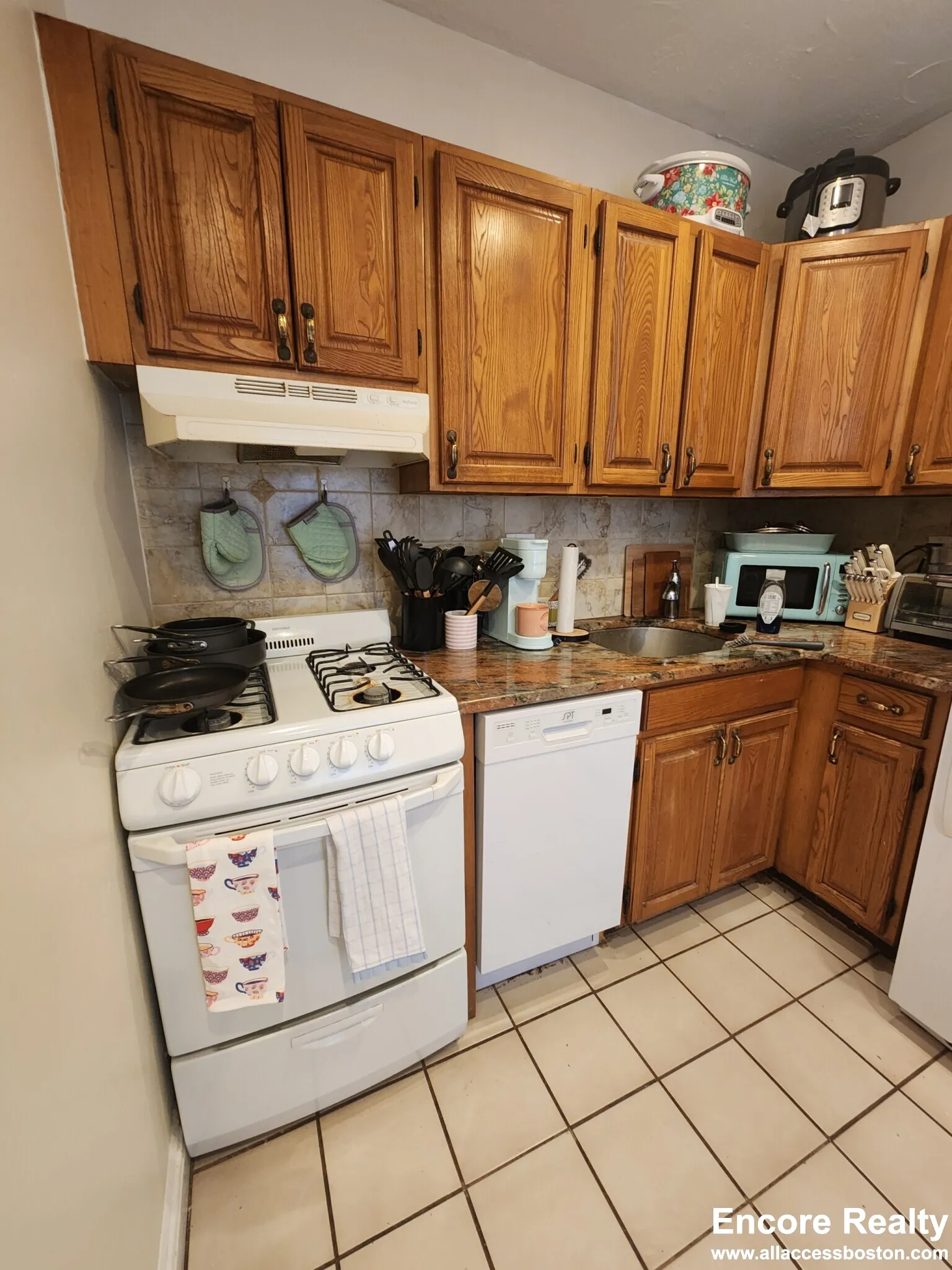 2 bed, 1 bath apartment for rent at 240 Kelton St Unit 3, Brighton — photo 6 of 26
