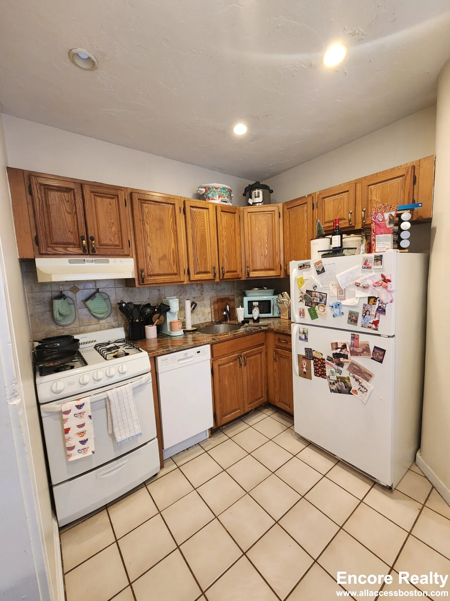 2 bed, 1 bath apartment for rent at 240 Kelton St Unit 3A, Brighton — photo 4 of 10