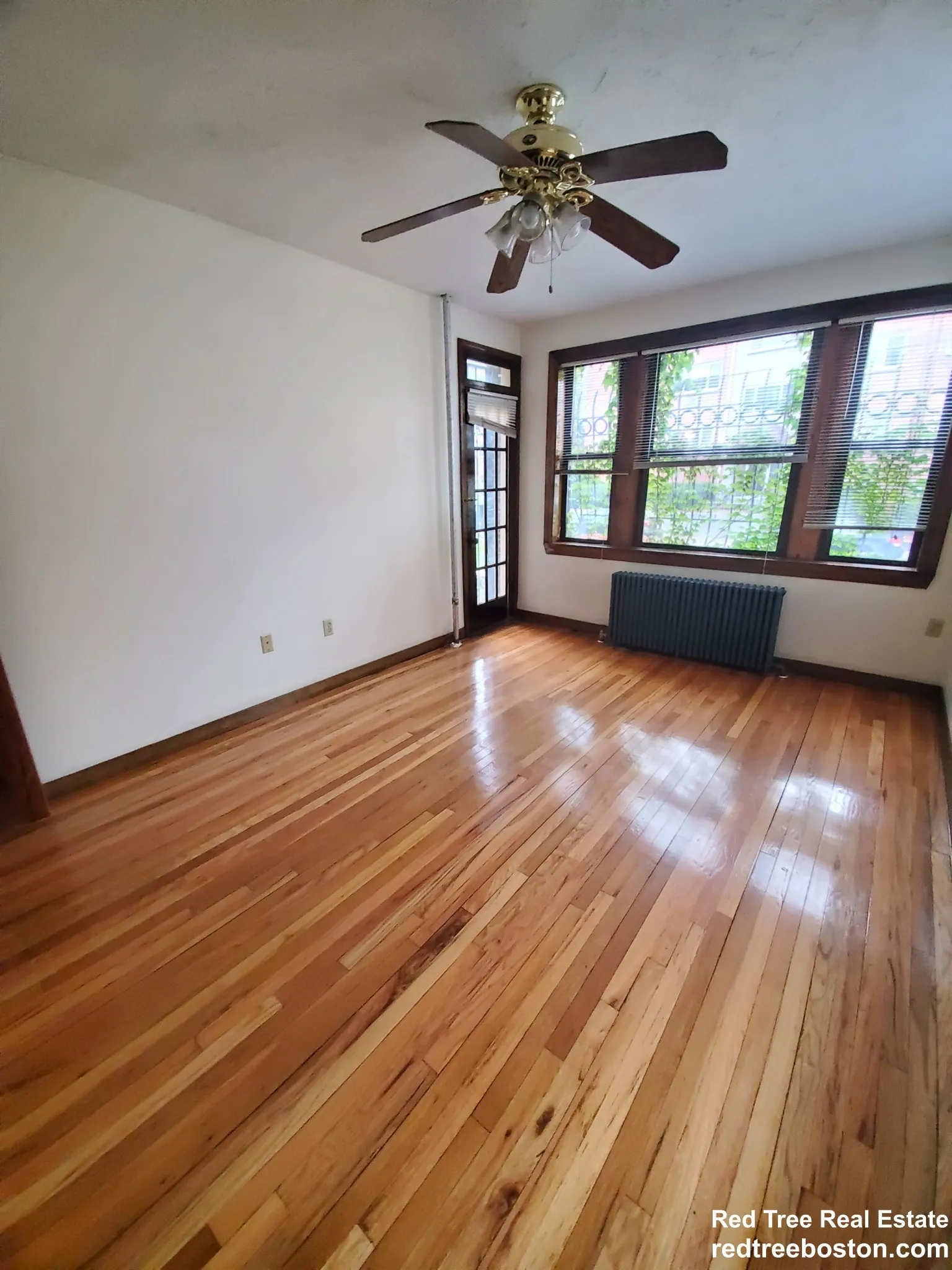 1.5 bed, 1 bath apartment for rent at 240 Kelton St Unit 4, Brighton — photo 2 of 10
