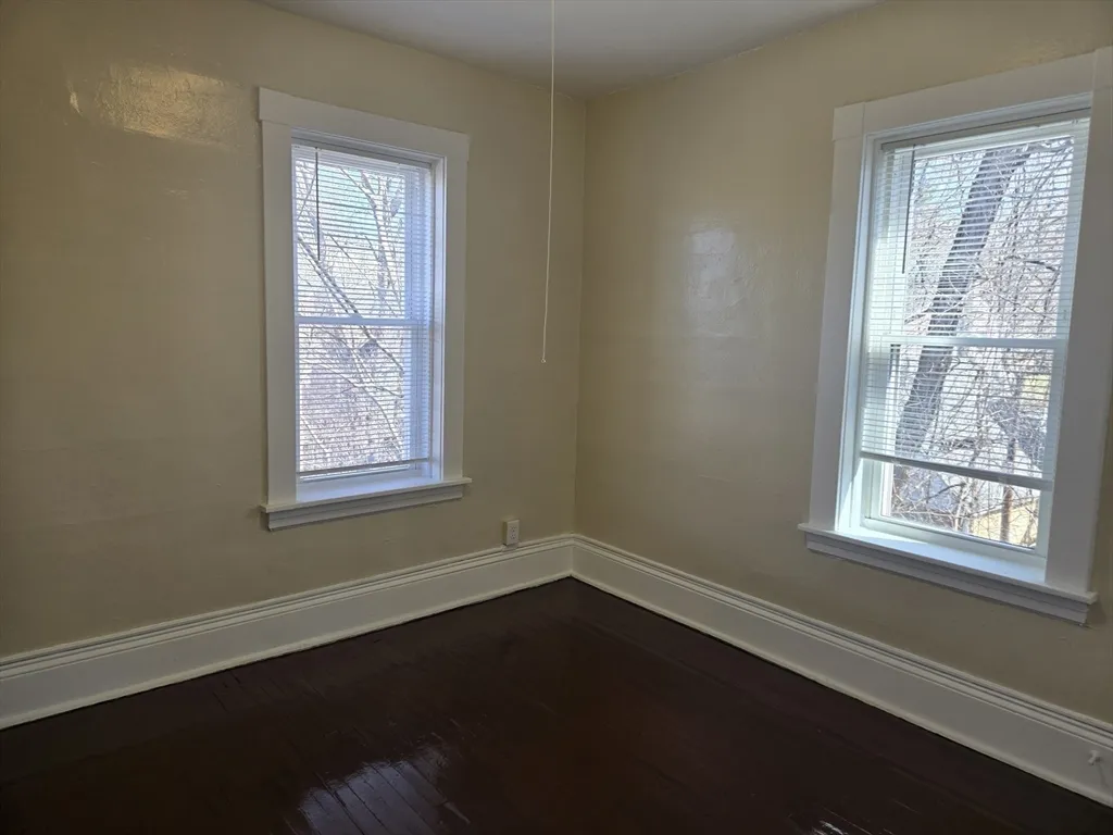 2 bed, 1 bath apartment for rent at 240 Locust St Unit 4L, Springfield — photo 9 of 12