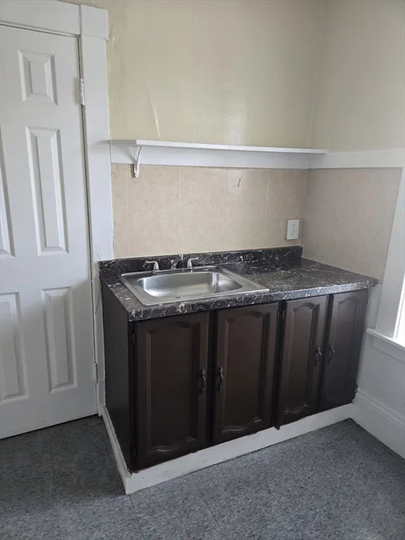 2 bed, 1 bath apartment for rent at 240 Locust St Unit 4L, Springfield — photo 6 of 12