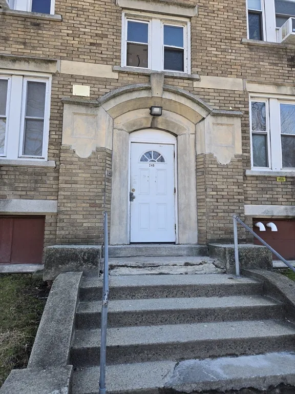 2 bed, 1 bath apartment for rent at 240 Locust St Unit 4L, Springfield — photo 12 of 12