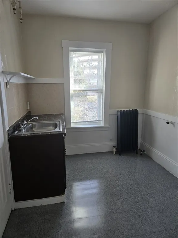2 bed, 1 bath apartment for rent at 240 Locust St Unit 4L, Springfield — photo 7 of 12