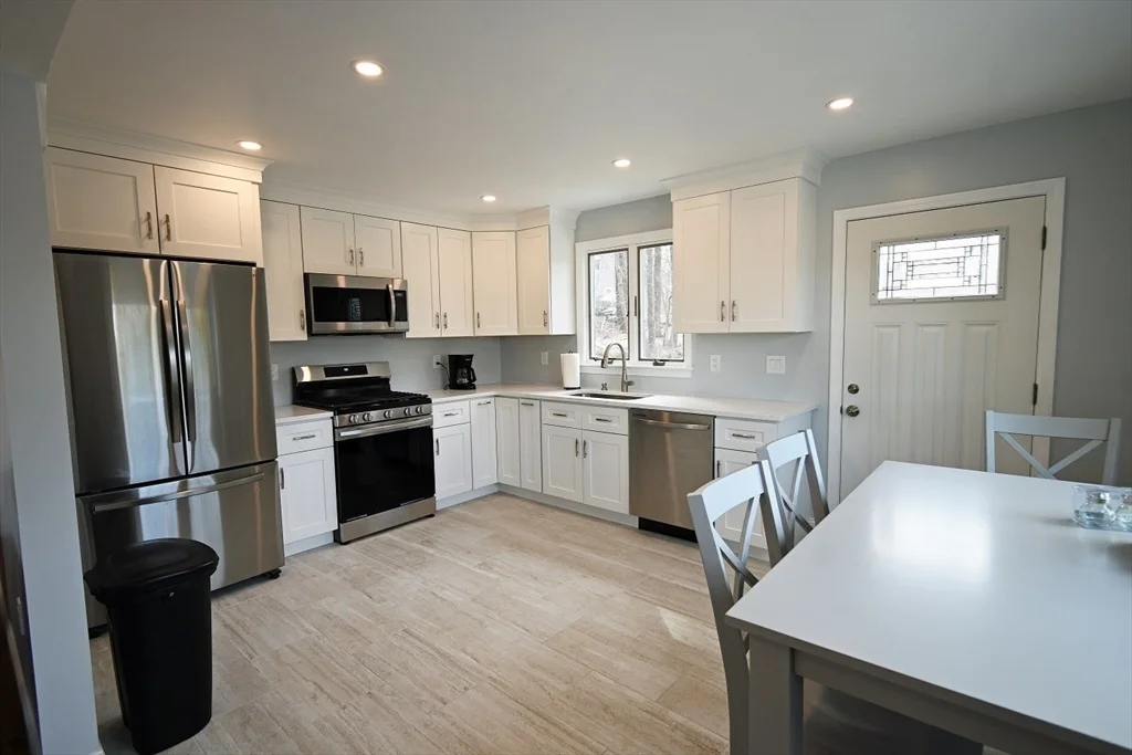 1 bed, 1 bath apartment for rent at 241 Argilla Rd Unit B, Ipswich — photo 9 of 20