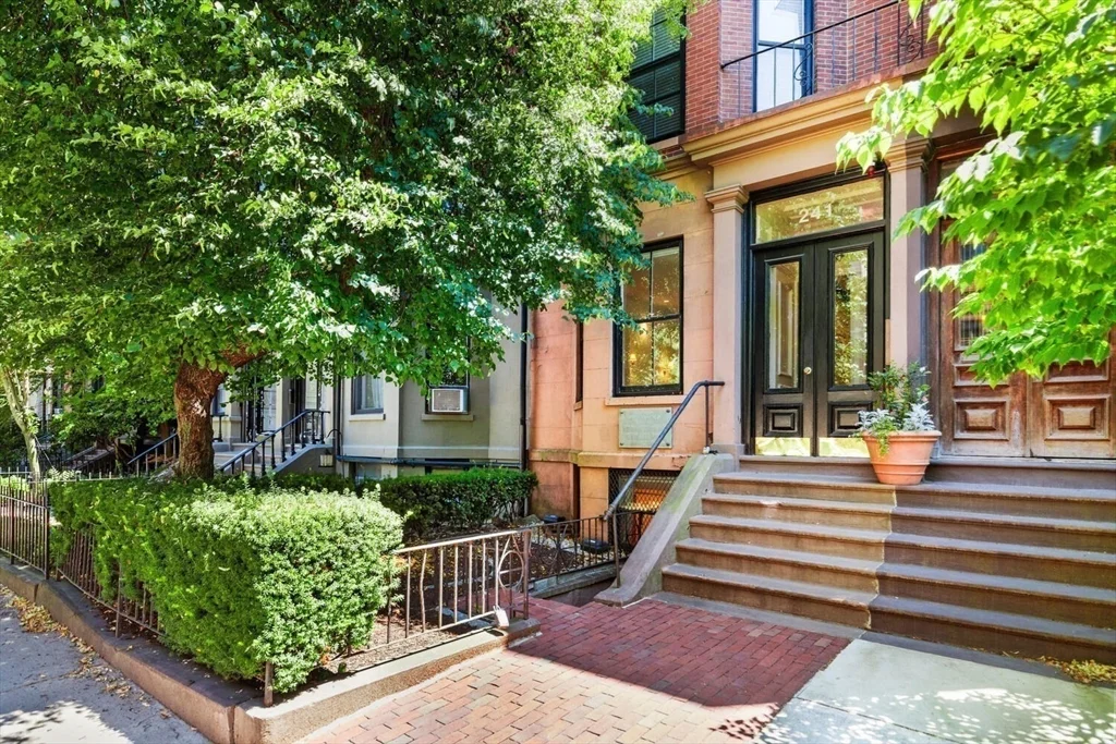 1 bed, 1 bath apartment for rent at 241 Beacon St Unit 1, Back Bay — photo 2 of 8