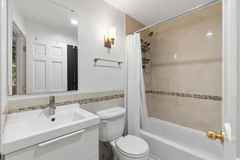 1 bed, 1 bath apartment for rent at 241 Beacon St Unit 1, Back Bay — photo 8 of 8