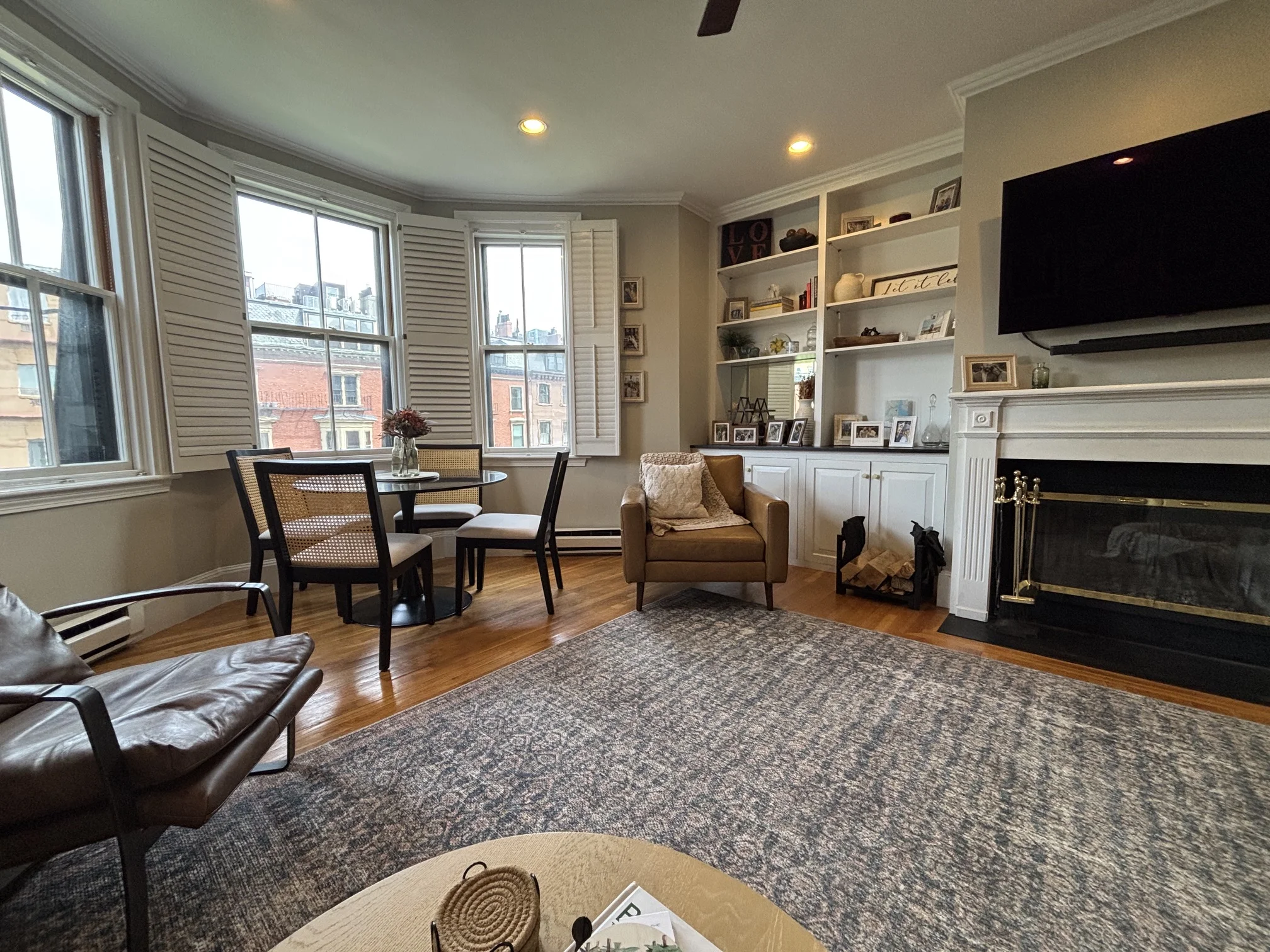 2 bed, 2 bath apartment for rent at 241 Beacon St Unit 5, Back Bay — photo 3 of 28