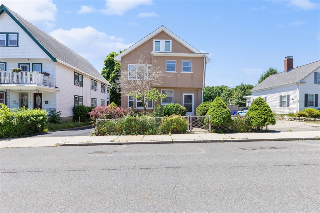 3 bed, 1 bath apartment for rent at 241 Beech St Unit 2, Roslindale — photo 2 of 18