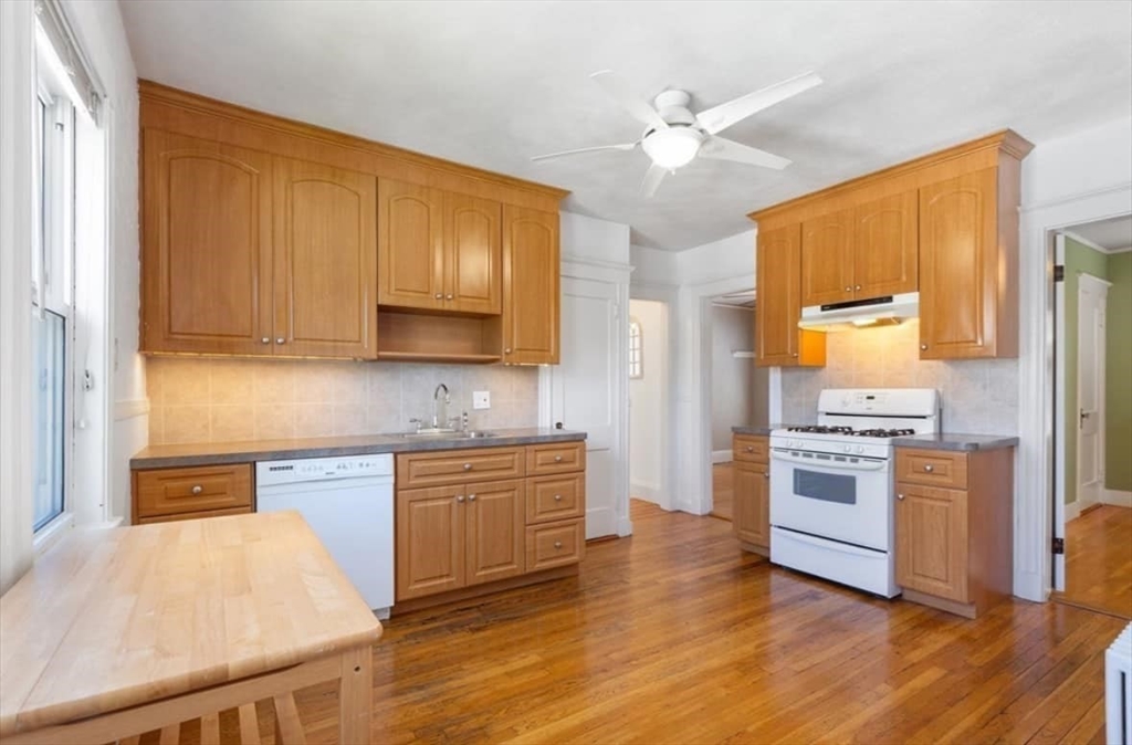 3 bed, 1 bath apartment for rent at 241 Beech St Unit 2, Roslindale — photo 3 of 18