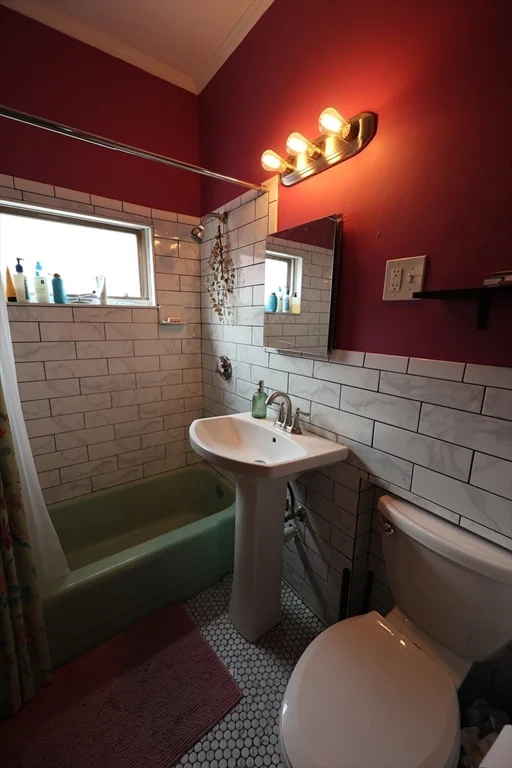 2 bed, 1 bath apartment for rent at 241 Highland Ave Unit 2, Spring Hill — photo 8 of 9