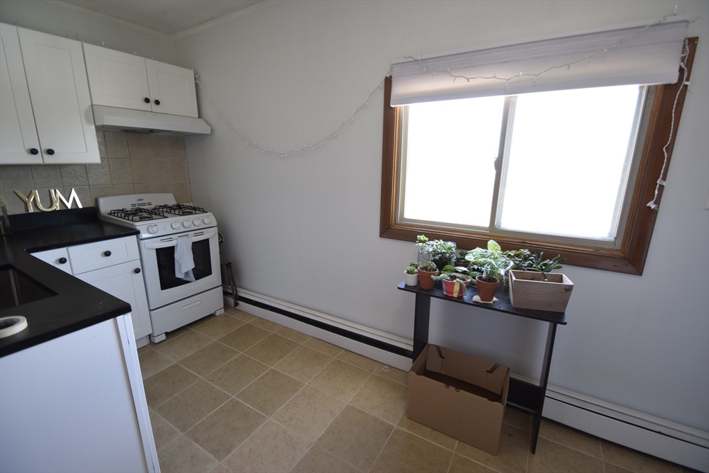 2 bed, 1 bath apartment for rent at 241 Highland Ave Unit 4, Powder House Square — photo 5 of 11