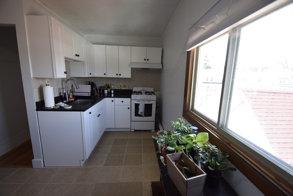 2 bed, 1 bath apartment for rent at 241 Highland Ave Unit 4, Powder House Square — photo 6 of 11