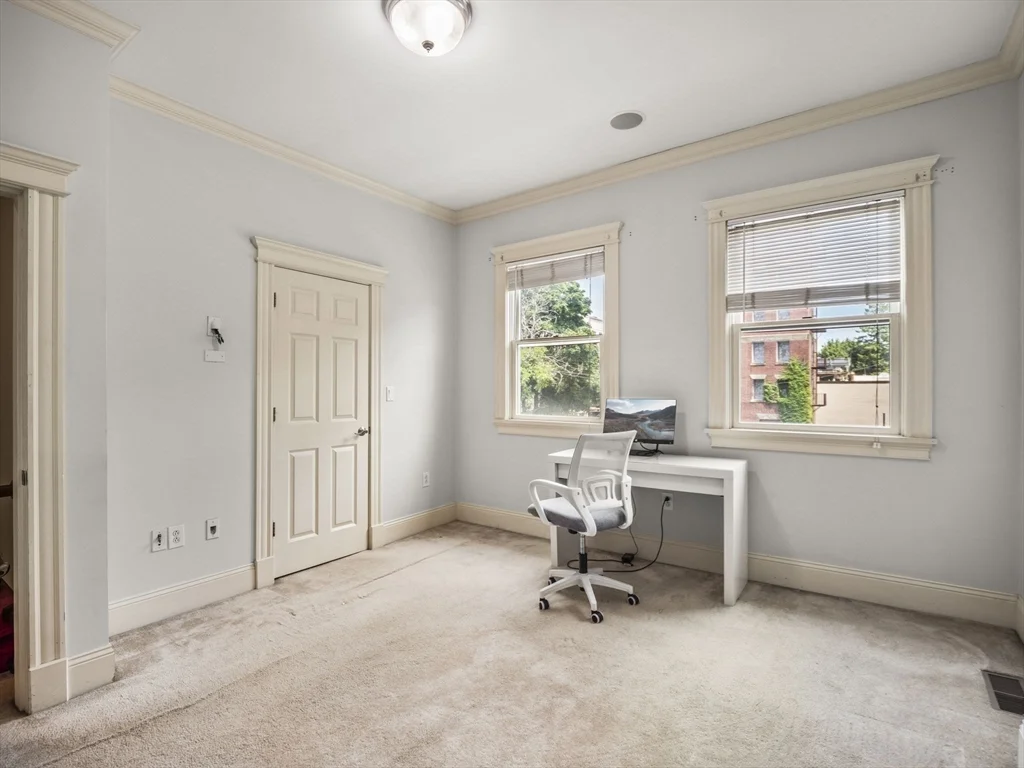 3 bed, 1 bath apartment for rent at 241 K Unit 241, South Boston — photo 18 of 37