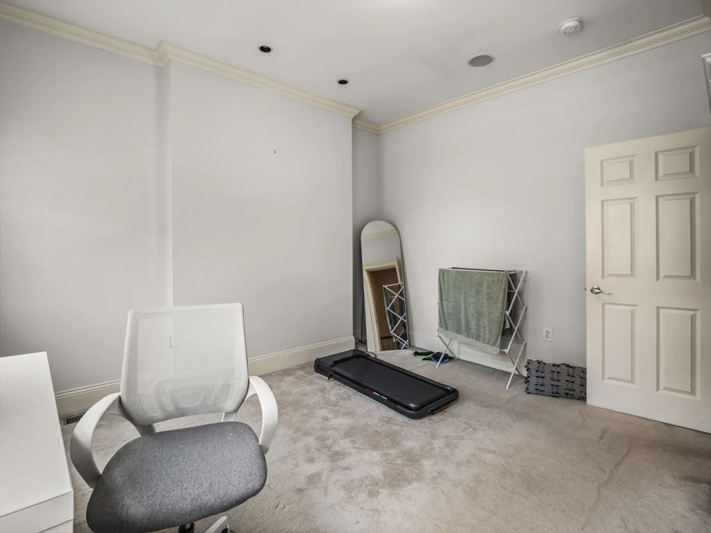 3 bed, 1 bath apartment for rent at 241 K Unit 241, South Boston — photo 20 of 37