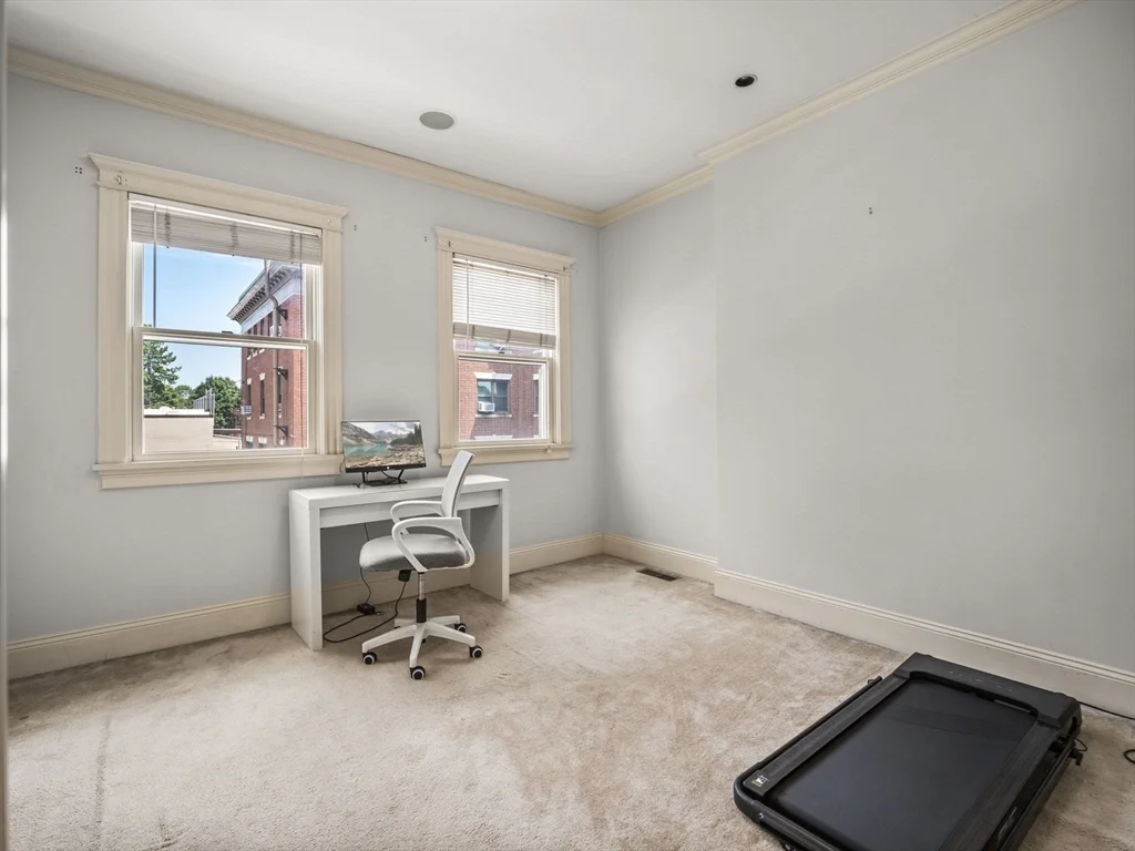 3 bed, 1 bath apartment for rent at 241 K Unit 241, South Boston — photo 16 of 37