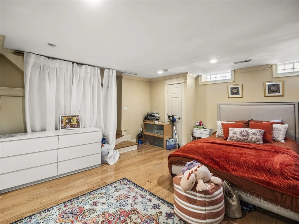 3 bed, 1 bath apartment for rent at 241 K Unit 241, South Boston — photo 13 of 37