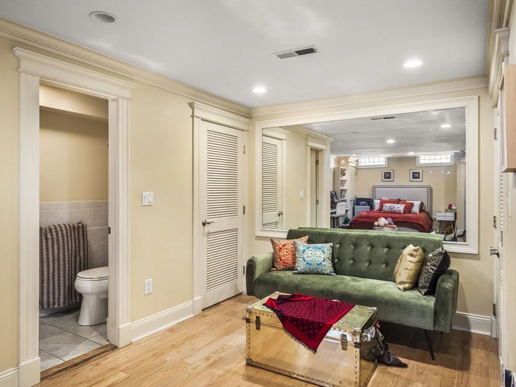 3 bed, 1 bath apartment for rent at 241 K Unit 241, South Boston — photo 15 of 37