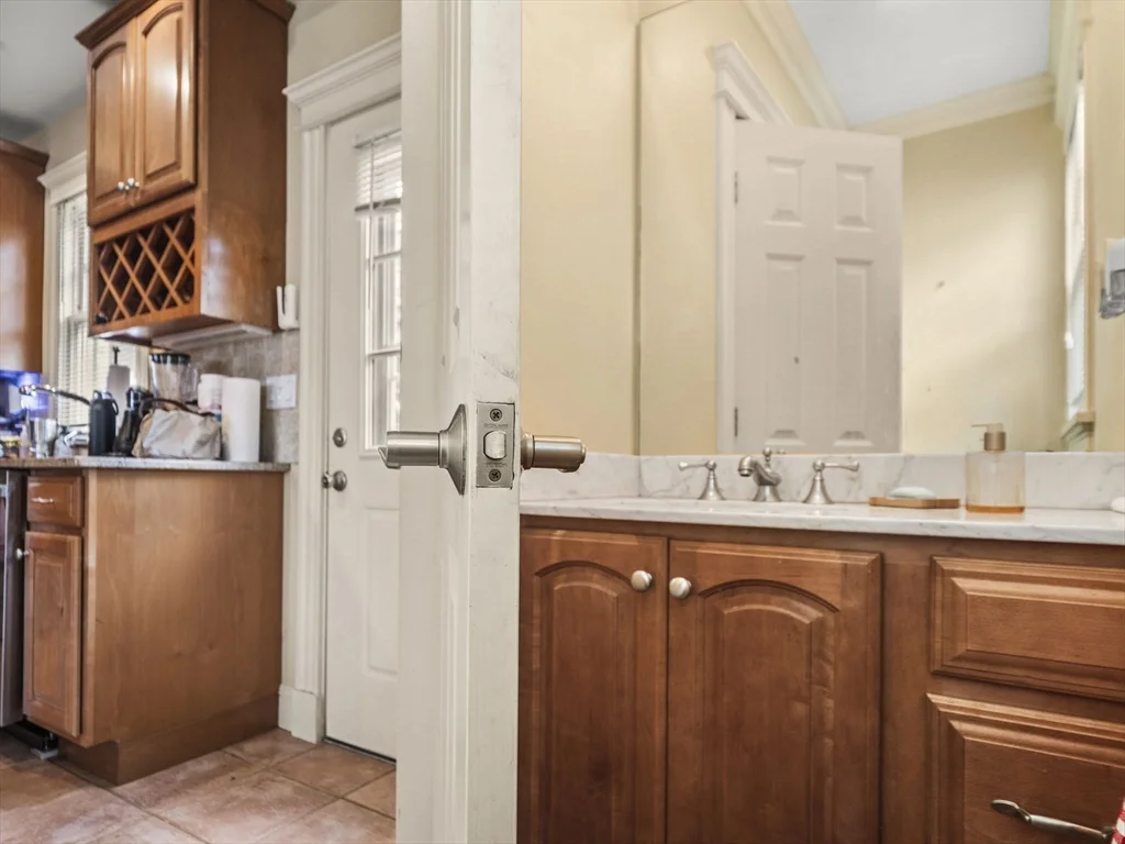 3 bed, 1 bath apartment for rent at 241 K Unit 241, South Boston — photo 8 of 37