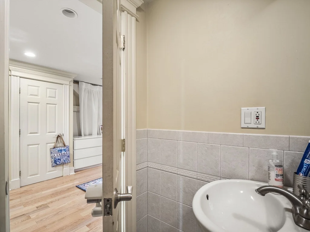 3 bed, 1 bath apartment for rent at 241 K Unit 241, South Boston — photo 27 of 37