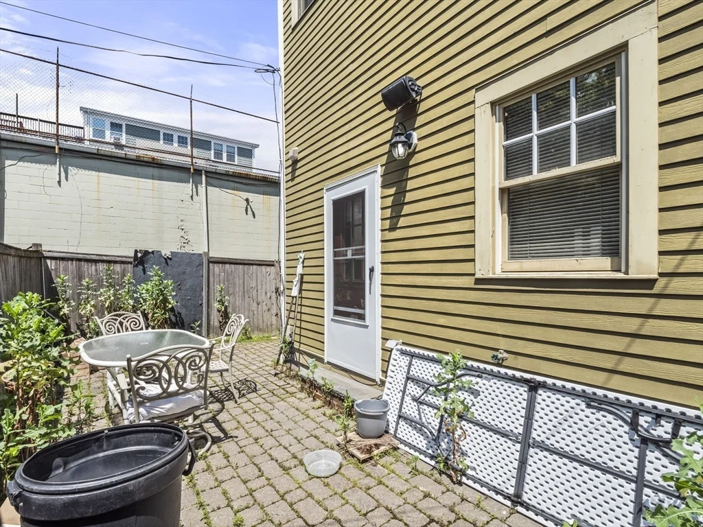 3 bed, 1 bath apartment for rent at 241 K Unit 241, South Boston — photo 33 of 37