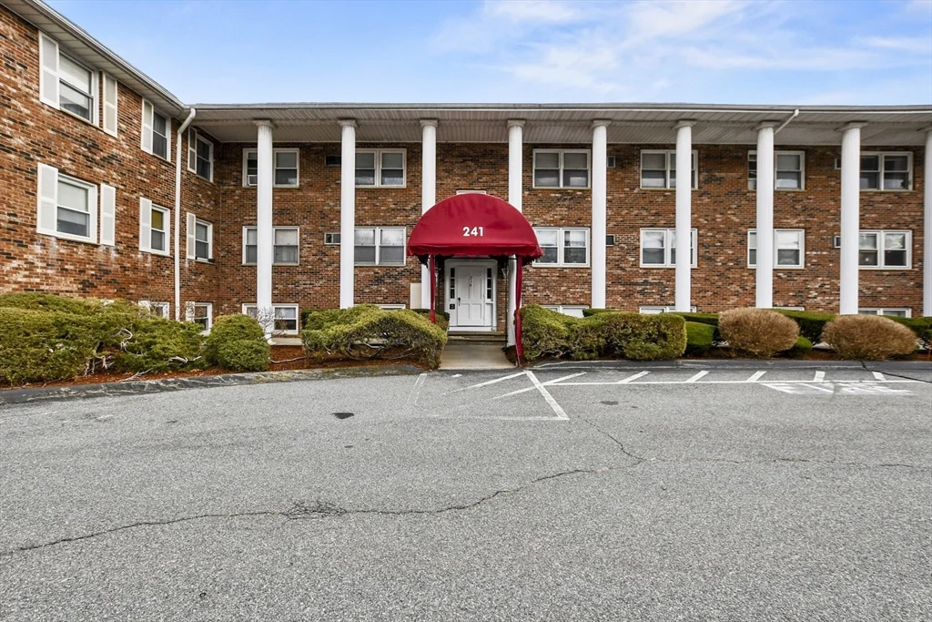1 bed, 1 bath apartment for rent at 241 Main St Unit C1, Reading
