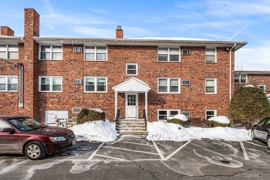 1 bed, 1 bath apartment for rent at 241 Main St Unit C9, Reading