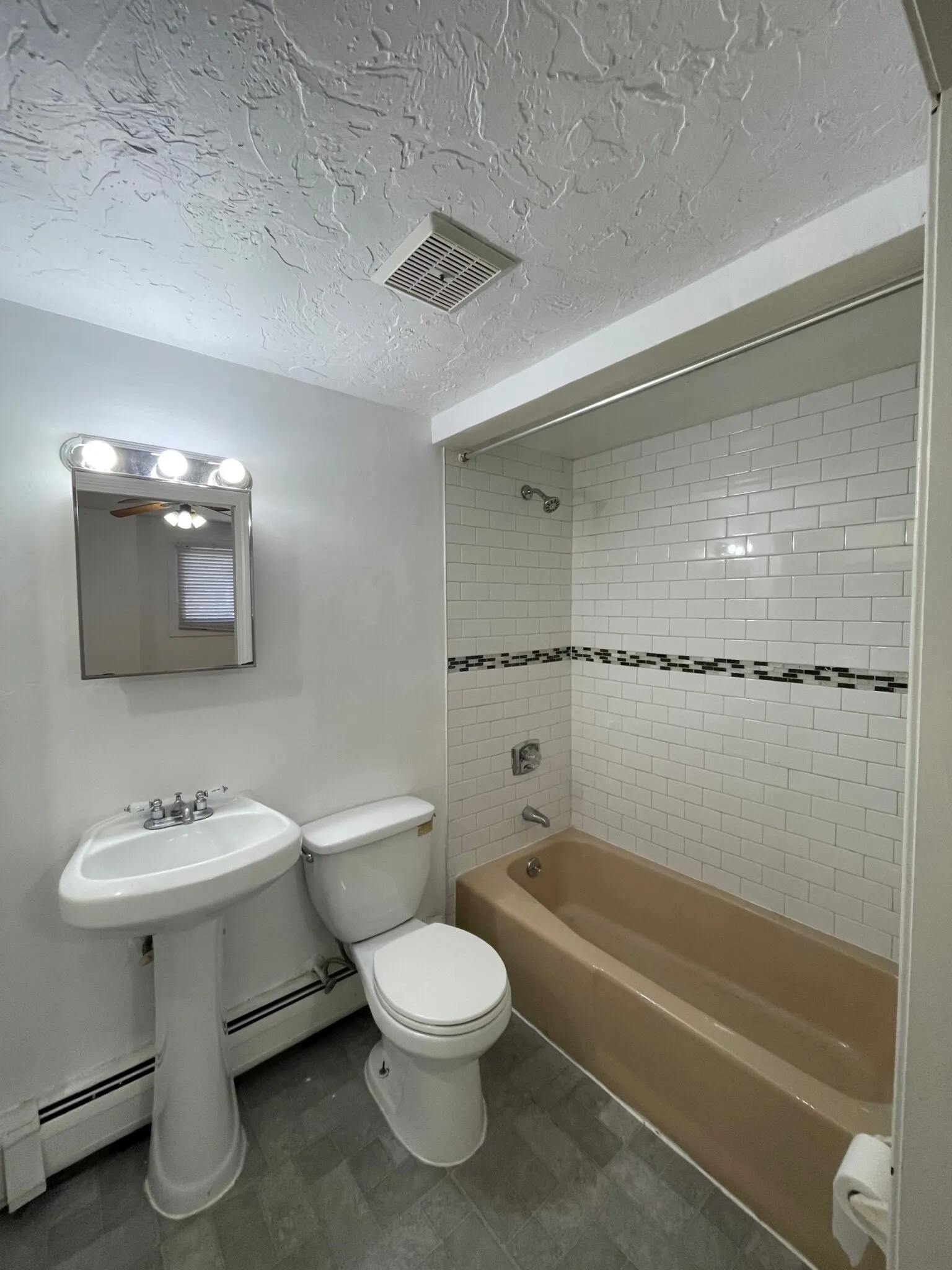 1 bed, 1 bath apartment for rent at 241 Maverick St Unit 1, East Boston — photo 8 of 12