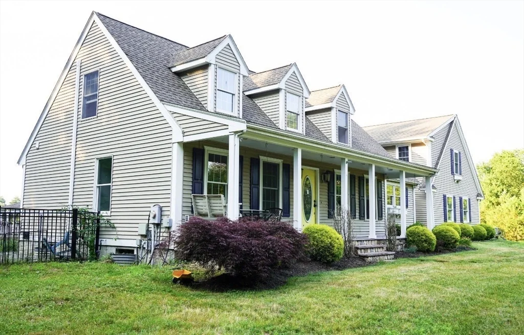 3 bed, 2 bath apartment for rent at 241 New Bedford Rd, Rochester — photo 3 of 28