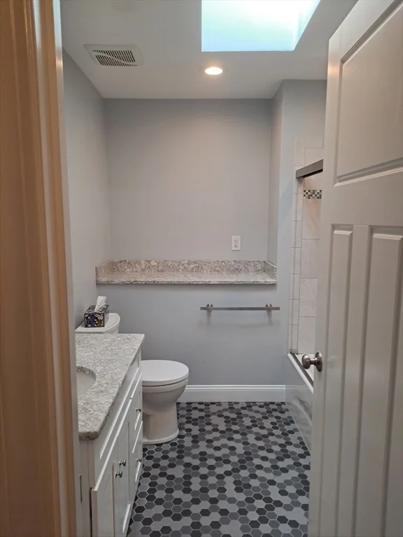 3 bed, 2 bath apartment for rent at 241 North St Unit 241, Salem — photo 16 of 23