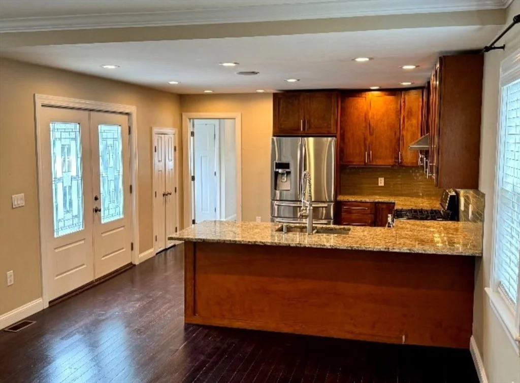 3 bed, 2 bath apartment for rent at 241 North St Unit 241, Salem — photo 6 of 23