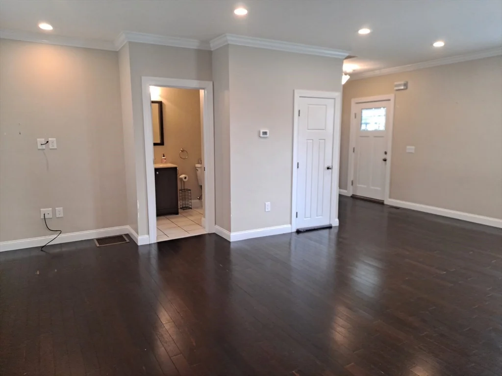3 bed, 2 bath apartment for rent at 241 North St Unit 241, Salem — photo 10 of 23