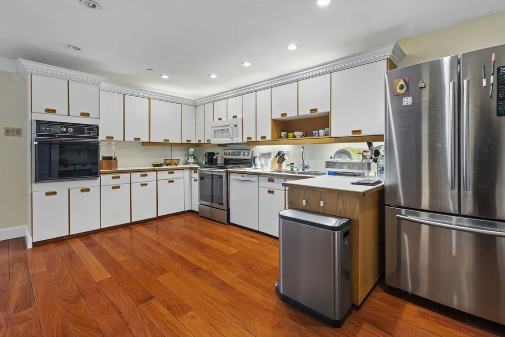 3 bed, 2 bath apartment for rent at 241 Perkins St Unit D405, Jamaica Plain — photo 10 of 29