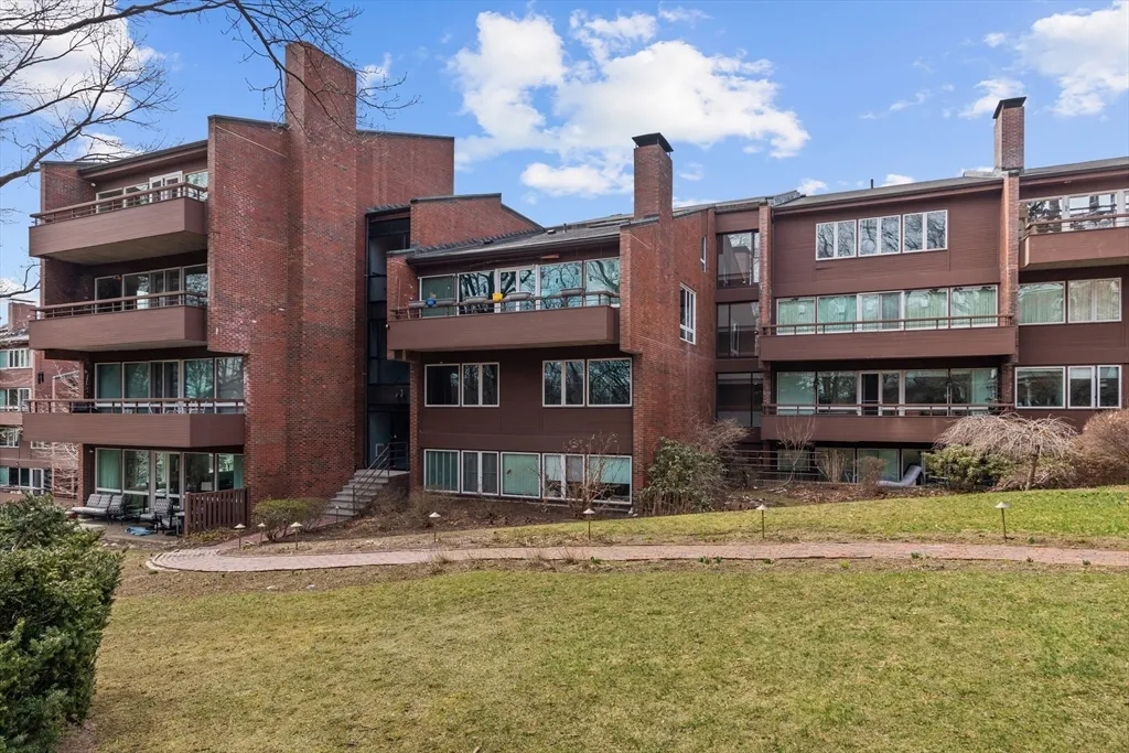 3 bed, 2 bath apartment for rent at 241 Perkins St Unit D405, Jamaica Plain — photo 1 of 29