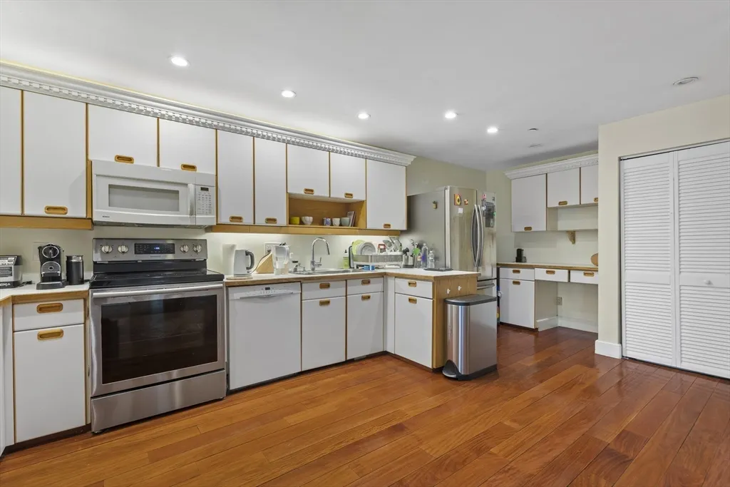 3 bed, 2 bath apartment for rent at 241 Perkins St Unit D405, Jamaica Plain — photo 9 of 29