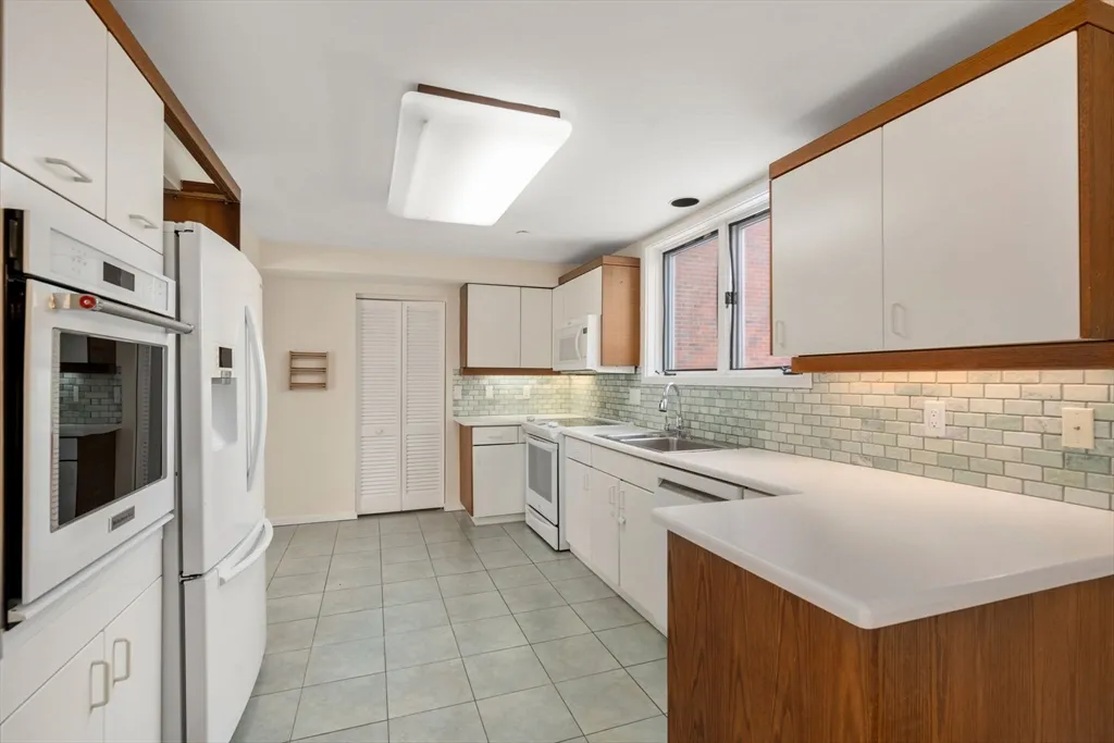 2 bed, 3 bath apartment for rent at 241 Perkins St Unit D605, Jamaica Plain — photo 8 of 18