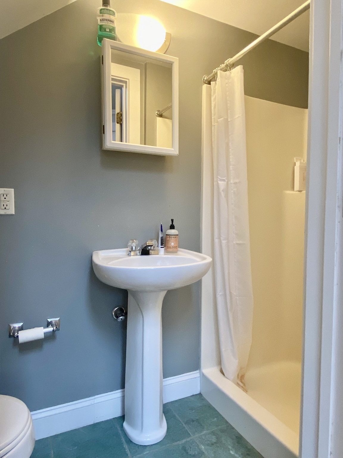 3 bed, 2 bath apartment for rent at 241 River St Unit 10, Riverside — photo 15 of 17