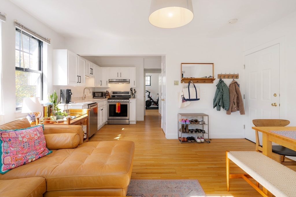 3 bed, 2 bath apartment for rent at 241 River St Unit 6, Riverside — photo 3 of 17