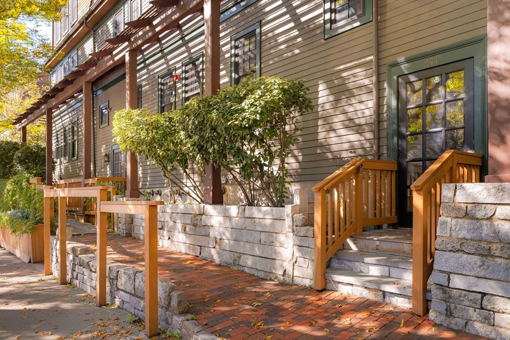 3 bed, 2 bath apartment for rent at 241 River St Unit 6, Riverside