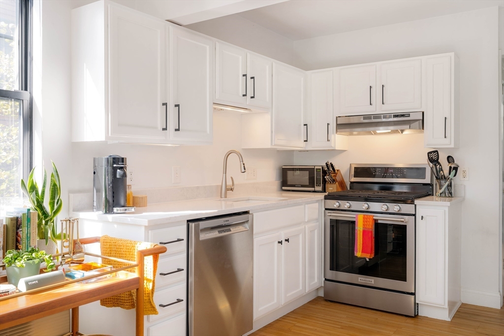 3 bed, 2 bath apartment for rent at 241 River St Unit 6, Riverside — photo 7 of 17