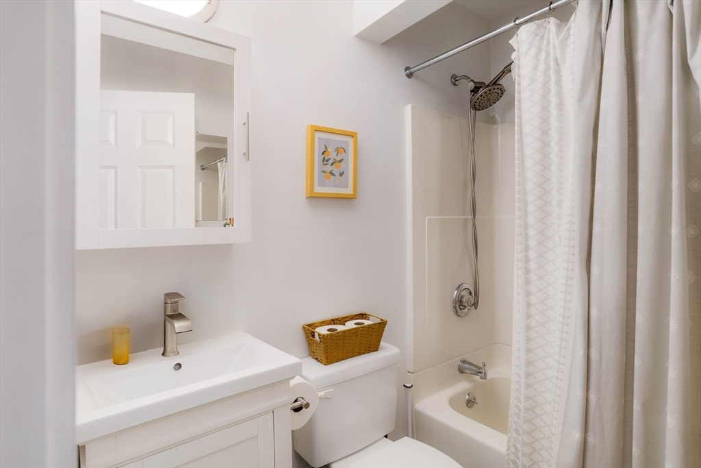 3 bed, 2 bath apartment for rent at 241 River St Unit 6, Riverside — photo 15 of 17