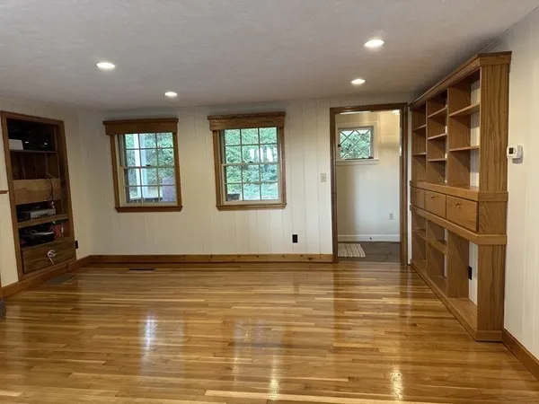 3 bed, 2 bath apartment for rent at 241 South St, Medfield — photo 5 of 13
