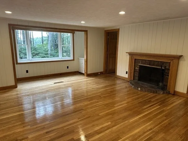 3 bed, 2 bath apartment for rent at 241 South St, Medfield — photo 4 of 13