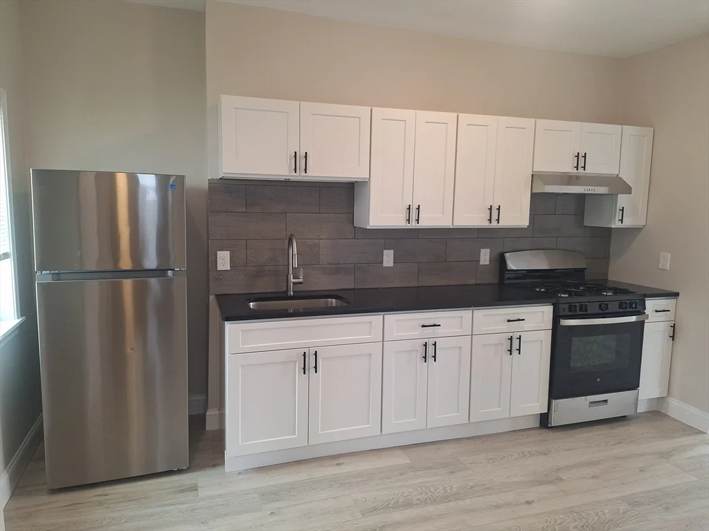 2 bed, 1 bath apartment for rent at 241 Walnut St Unit 3, Chelsea — photo 2 of 8