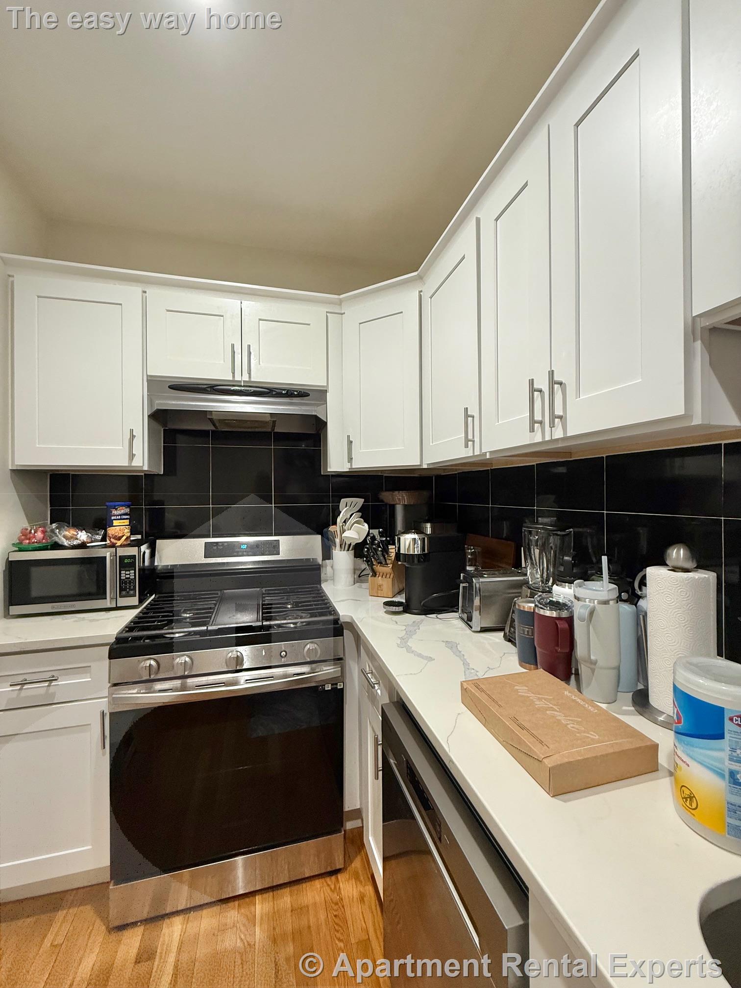 2 bed, 2 bath apartment for rent at 241 West 5th St Unit 1, Addison-Orange — photo 7 of 15